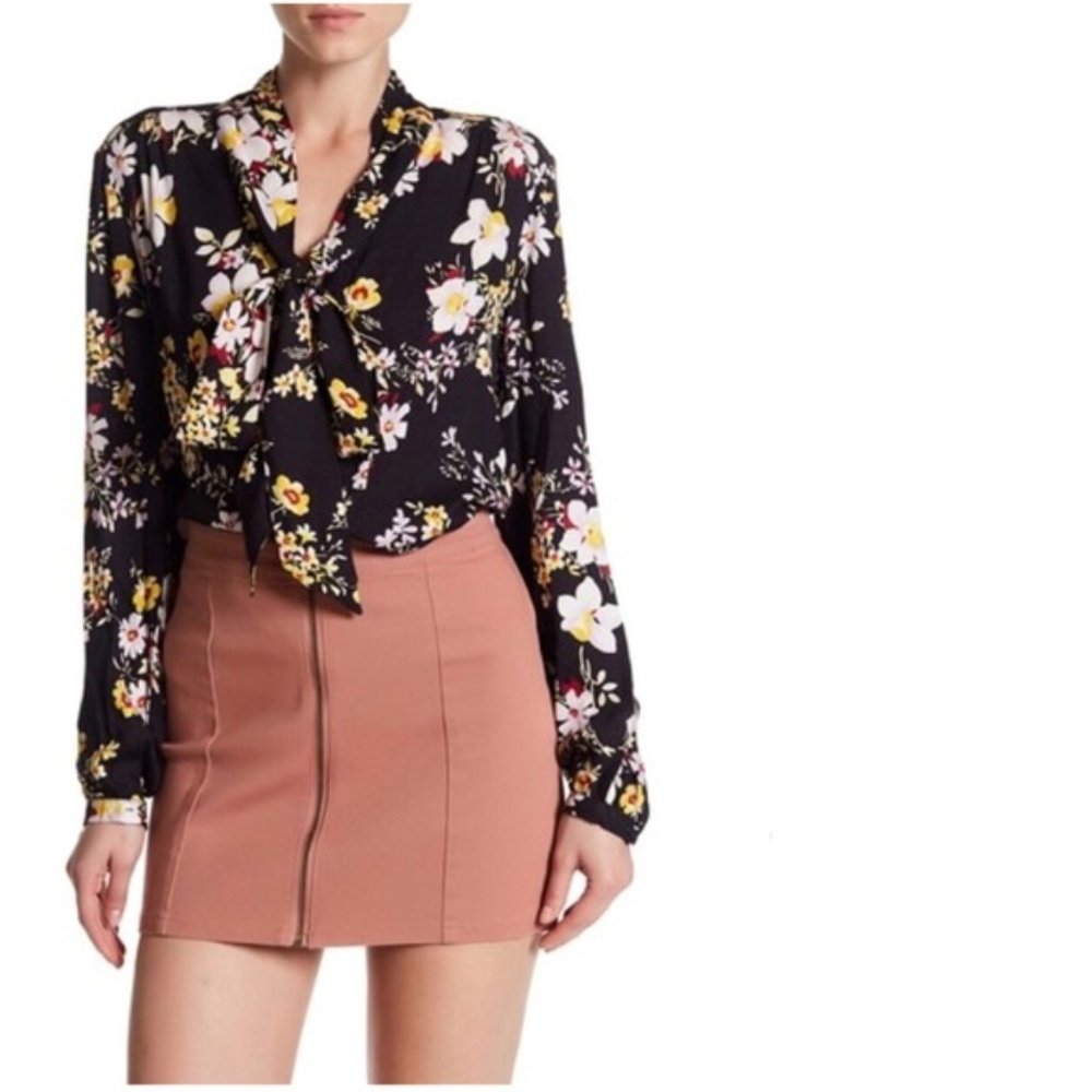 New YUMI KIM Black Floral Print Blouse Sz XS Fit To Be Tied Blouse Long Sleeve